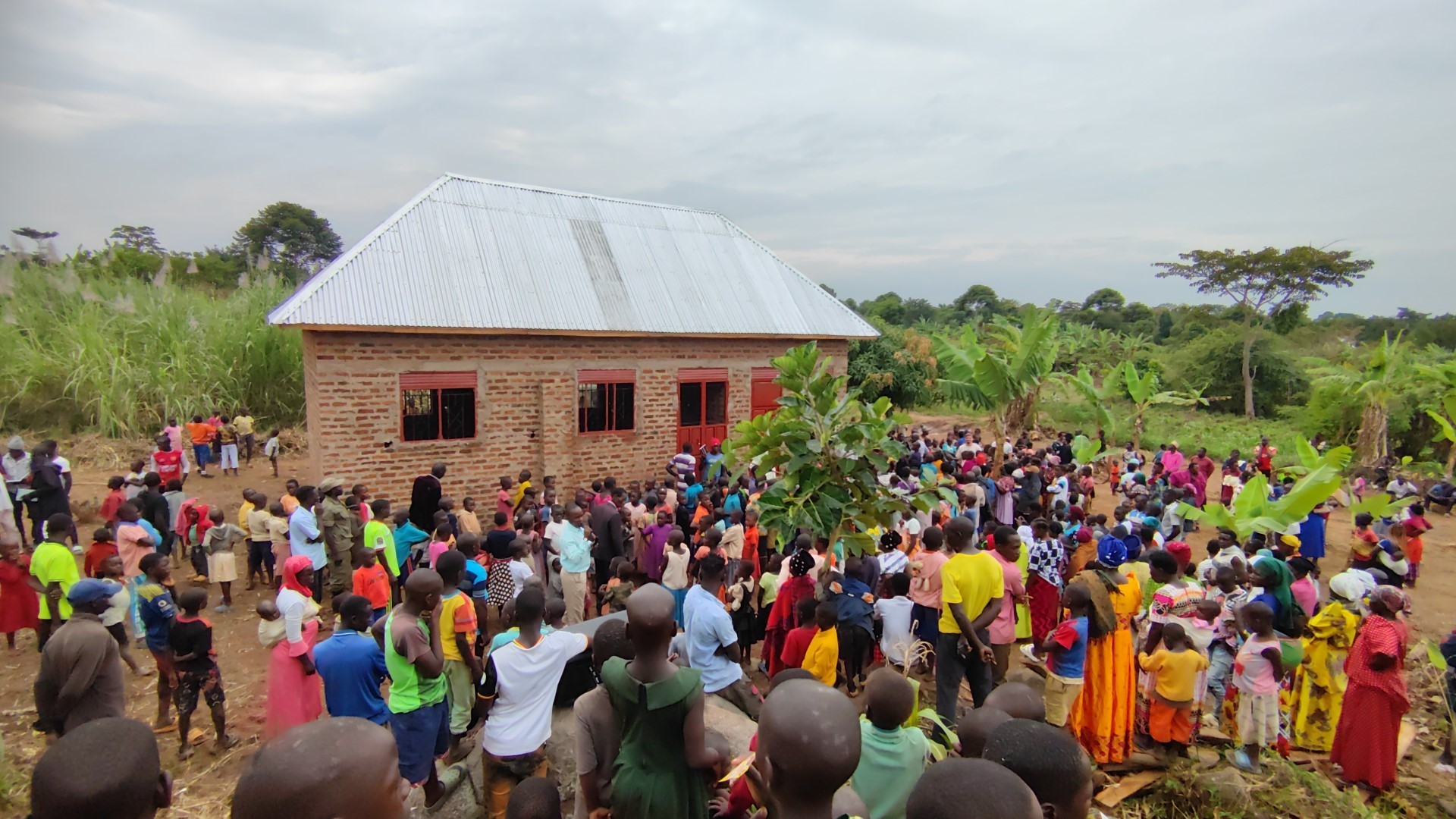 Das 10.000 m² große Grundstück der Berufs- und Bibelschule in Uganda