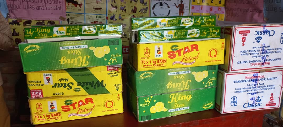 Eingekaufte Hilfsgüter für die Kinder im Heim